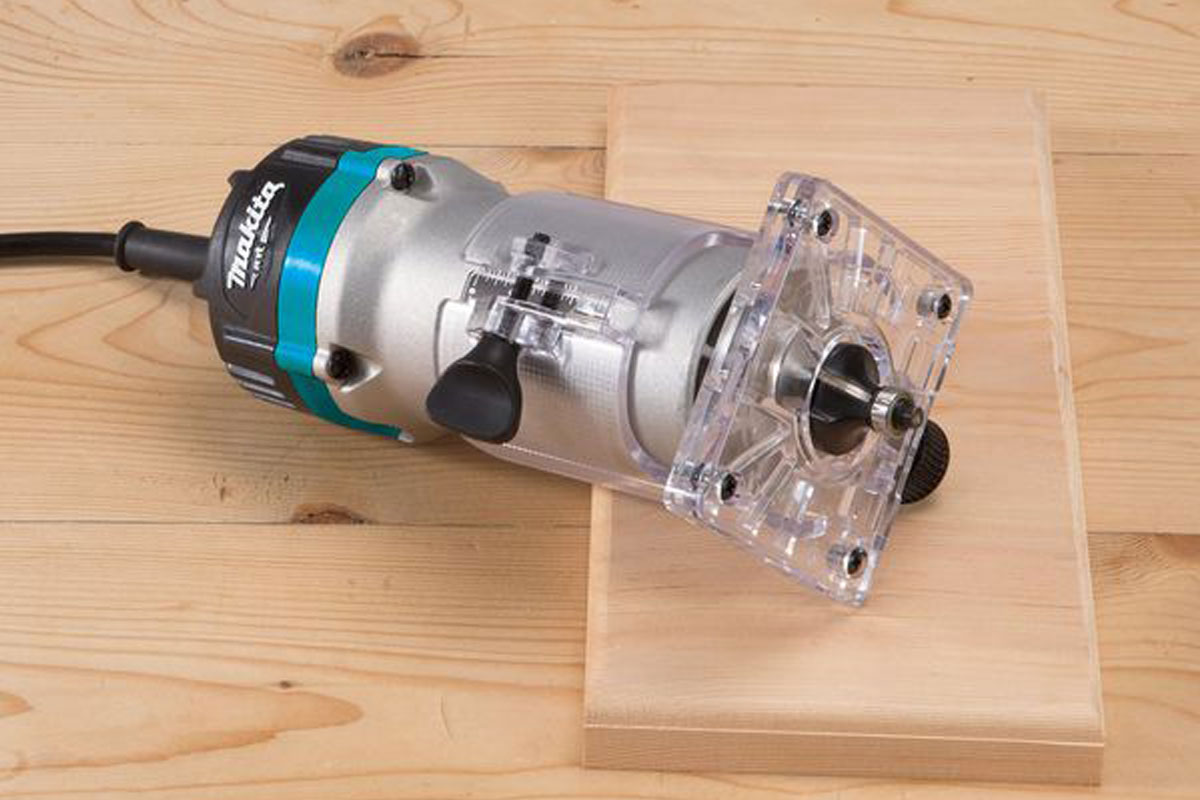 Máy phay 6mm Makita M3701B