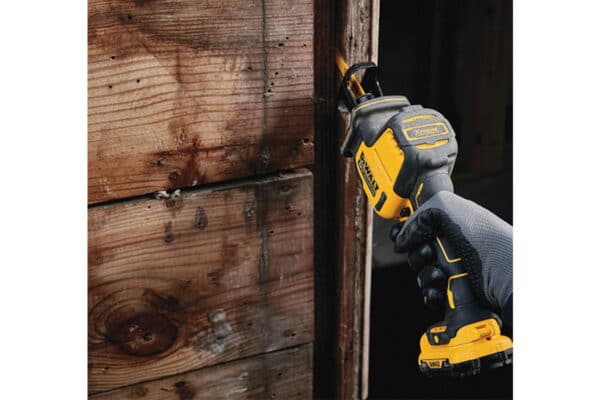 Thân máy cưa kiếm pin 20Vmax DeWALT DCS369B