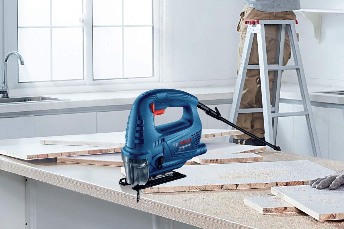 Máy cưa lọng GST 700 hoạt động bền bỉ