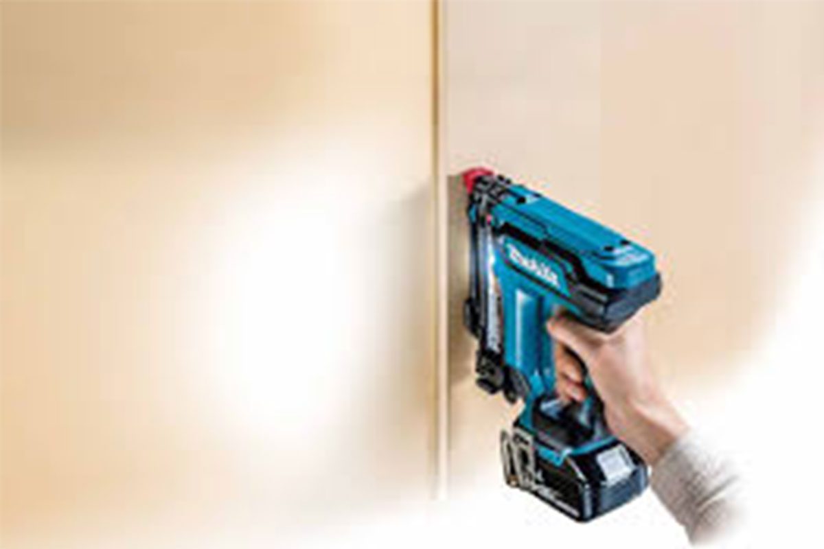 Máy bắn đinh ghim pin 18V Makita DST421RFE