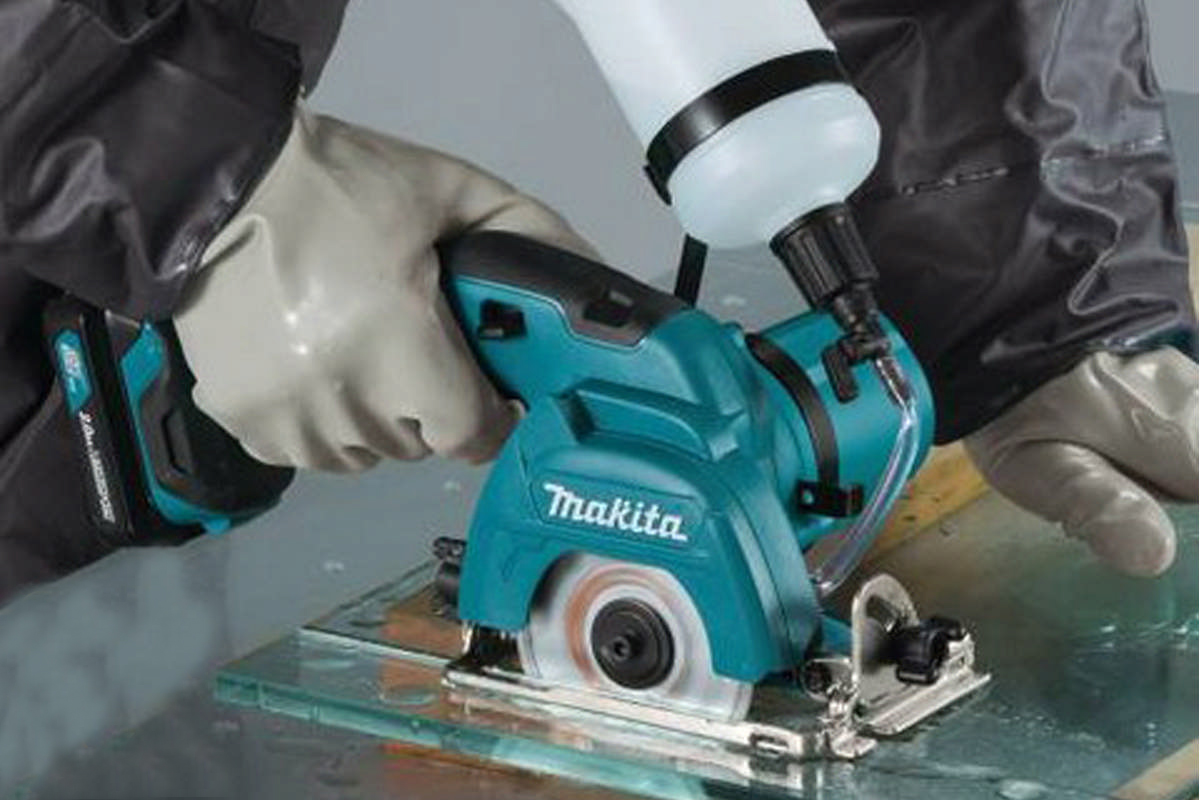 Máy cắt gạch pin 12V Makita CC301DSYE