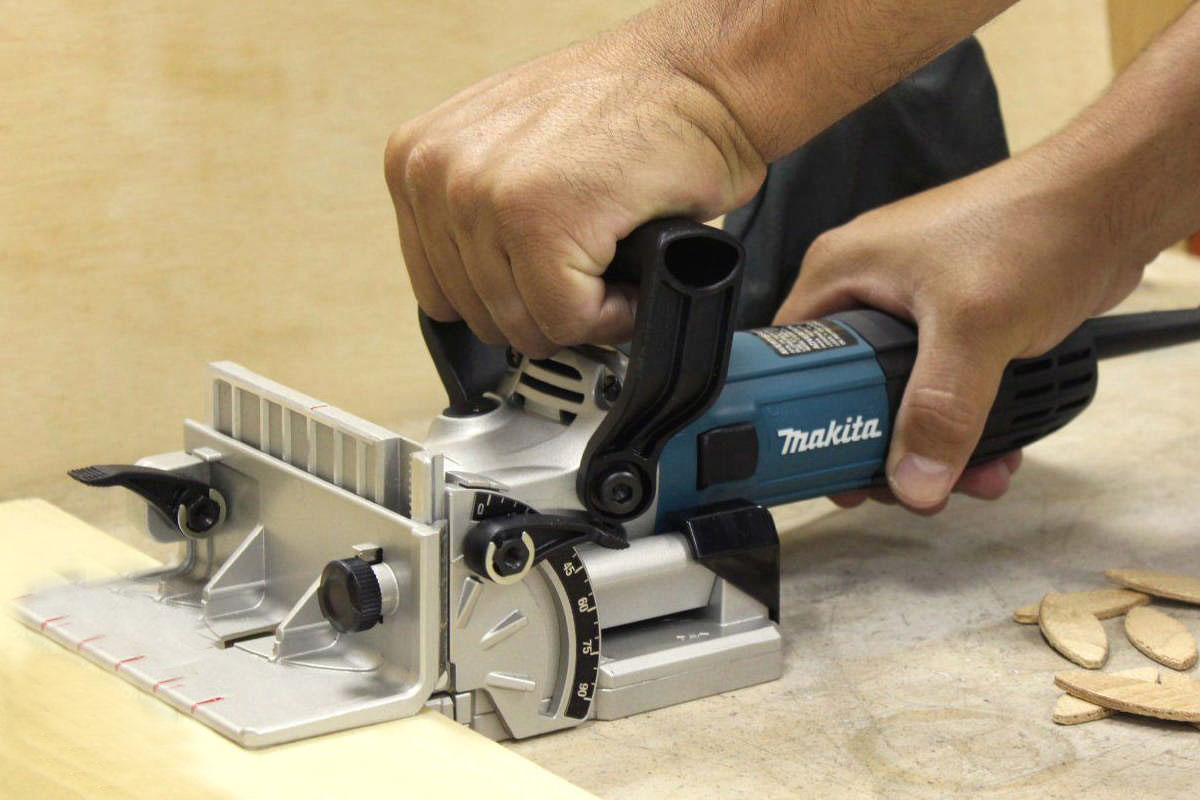 Máy ghép mộng pin 18V Makita DPJ180RFE