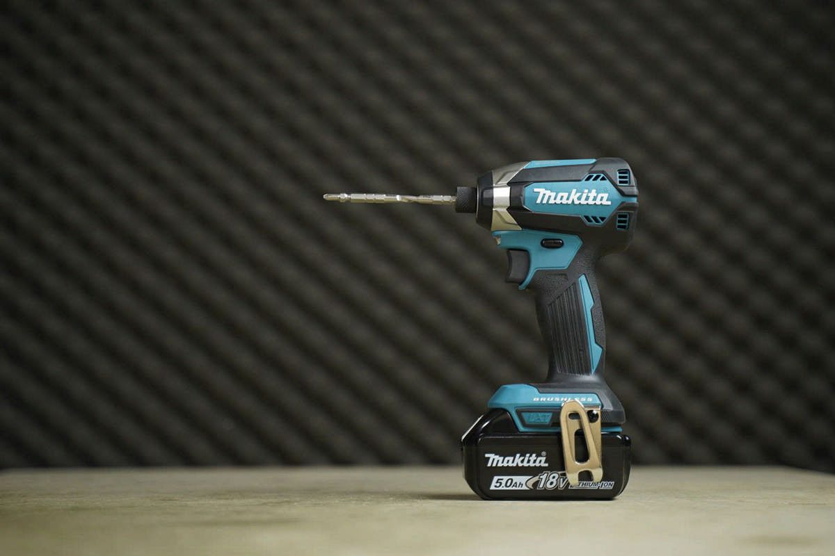 Máy vặn vít pin 18V Makita DTD153RFE
