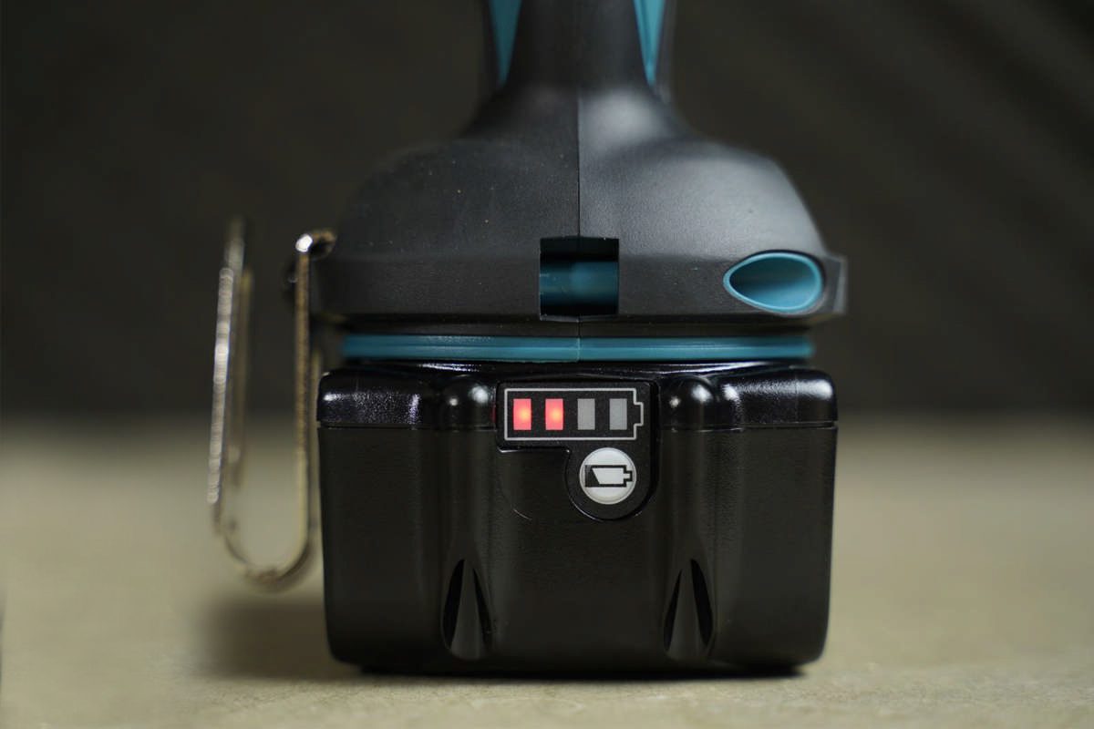 Máy vặn vít pin 18V Makita DTD153RTE
