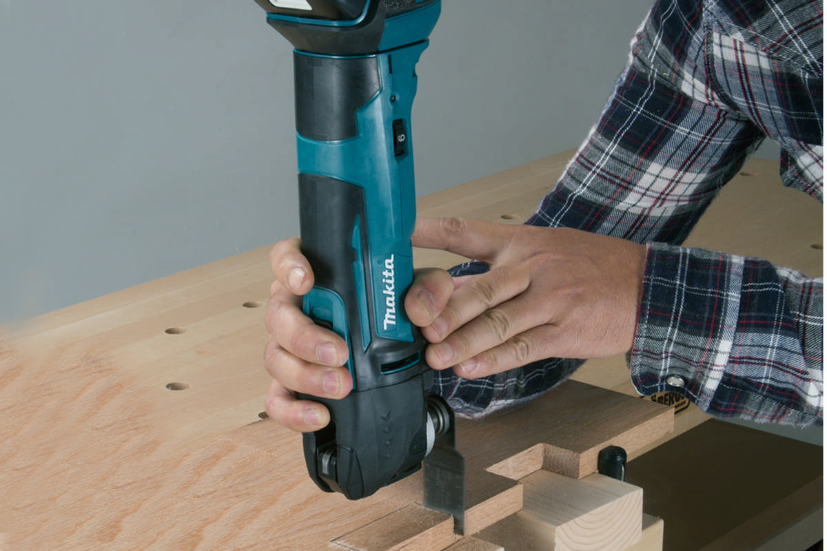 Máy đa năng pin 18V Makita DTM51RFE10