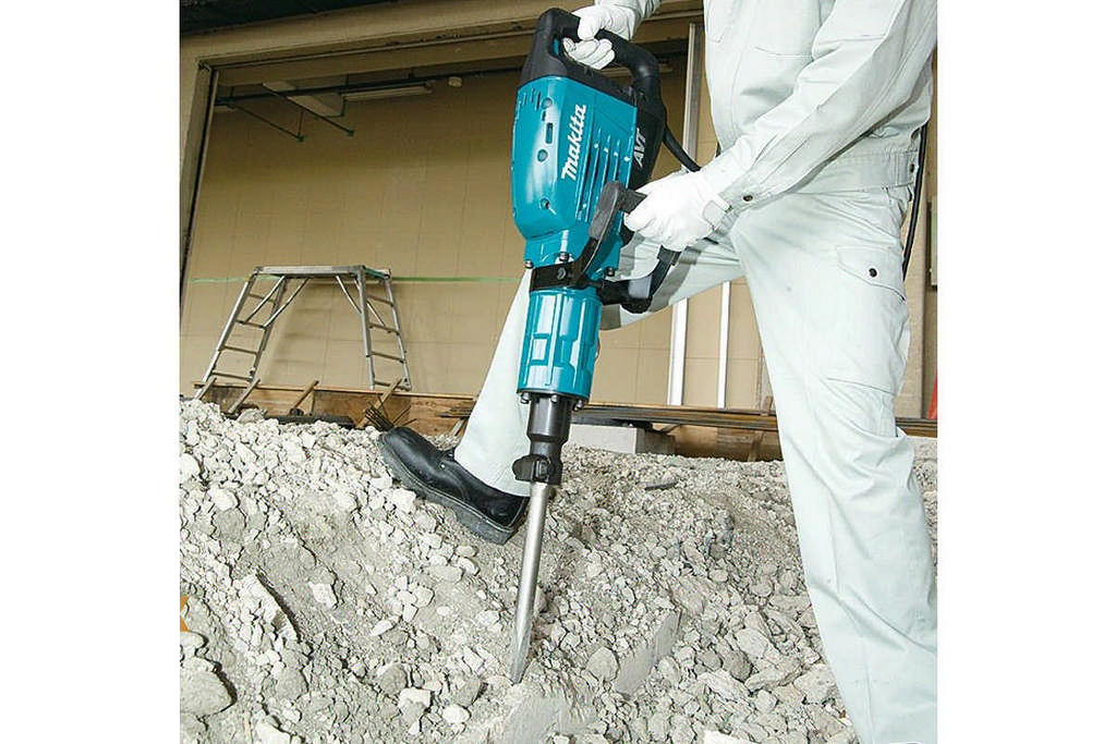 Máy đục bê tông 30mm Makita HM1317C