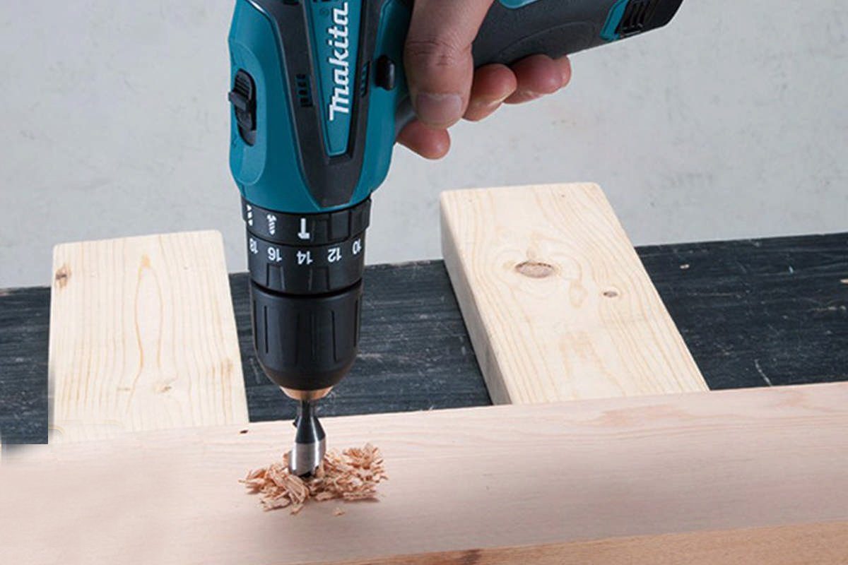Máy khoan búa vặn vít pin 10.8V Makita HP330DWE