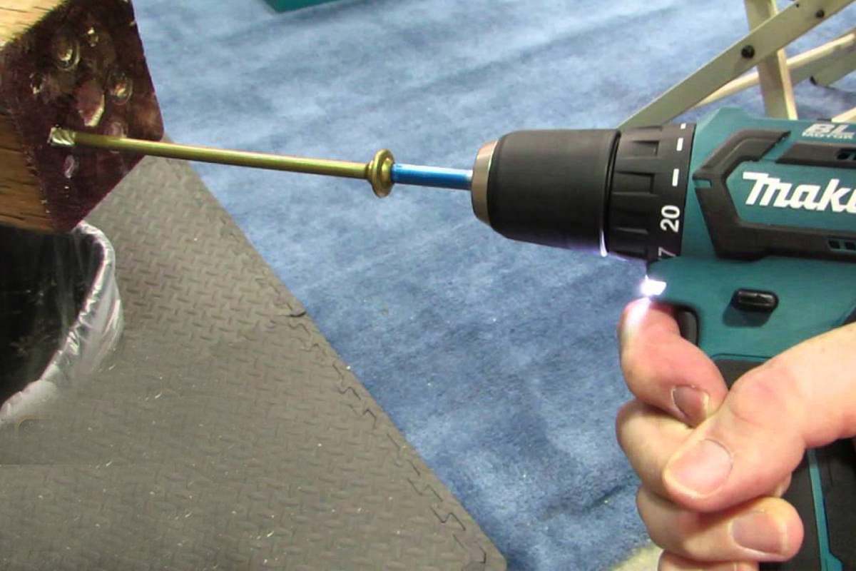 Máy khoan búa vặn vít pin 12V Makita HP332DZ