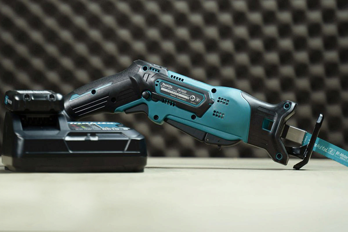 Máy cưa kiếm pin 12V Makita JR105DSAE