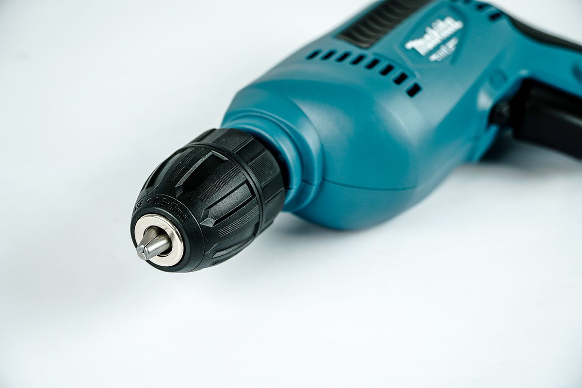 Máy khoan sắt 10mm Makita M6002B