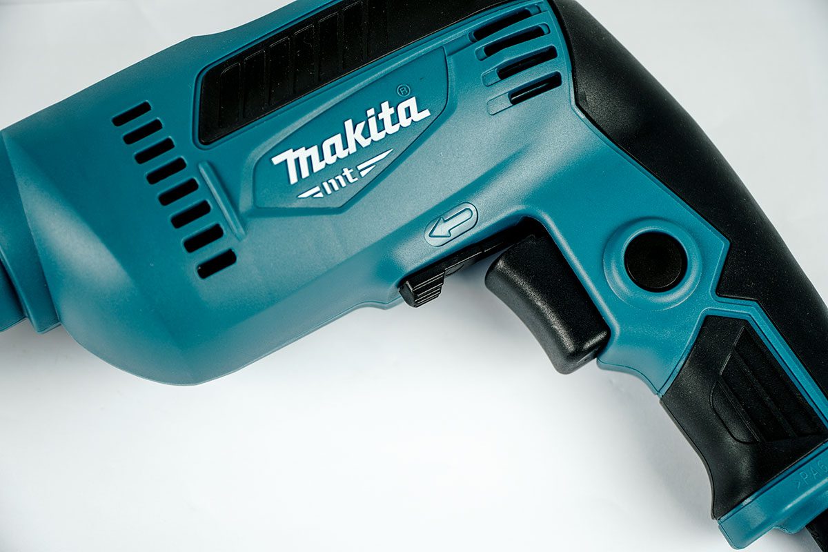 Máy khoan sắt 10mm Makita M6002B
