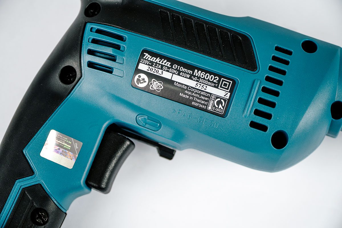 Máy khoan sắt 10mm Makita M6002B