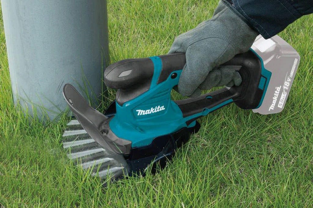 Máy tỉa hàng rào 12V Makita UM600DSYE
