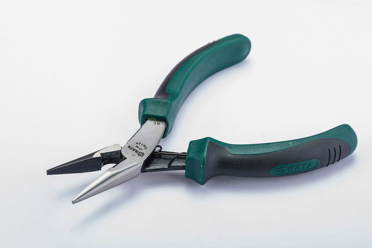 Kềm điện cách điện nhỏ mũi nhọn 5in Sata 70612A